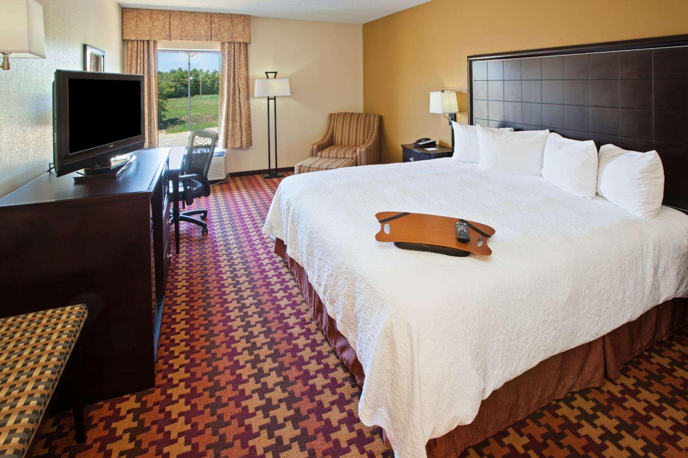 Hampton Inn Louisville/I-65/Brooks Road Exterior foto