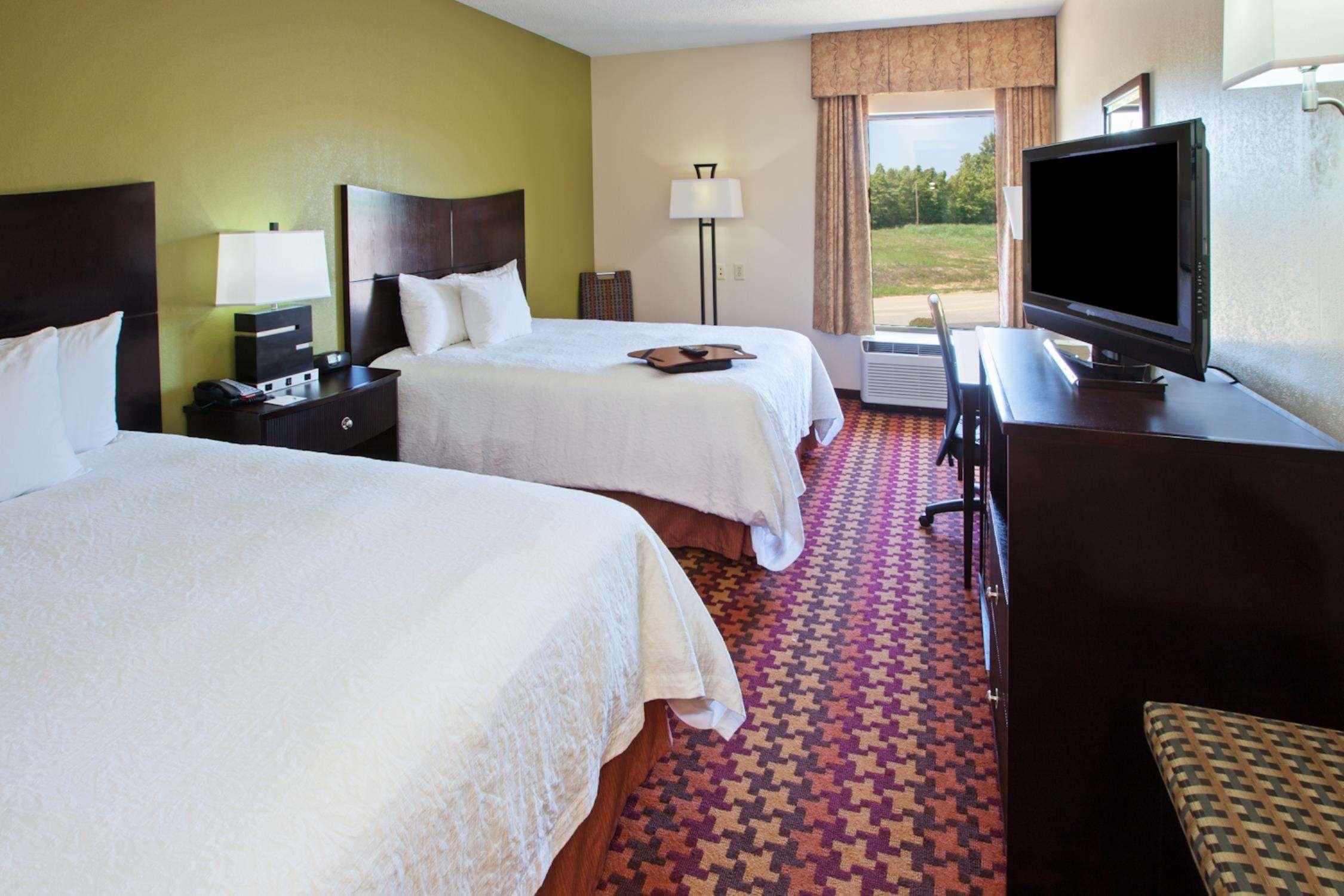 Hampton Inn Louisville/I-65/Brooks Road Exterior foto